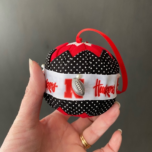 Handcrafted quilt look solid, Nebraska, cornhusker ornament. With gift box - Picture 3 of 9